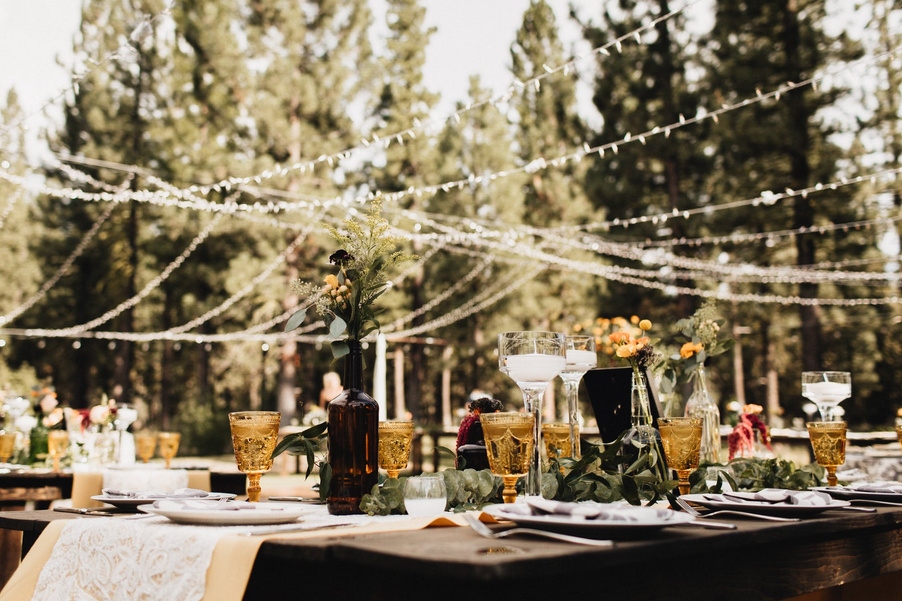 Table arrangement in wedding event 